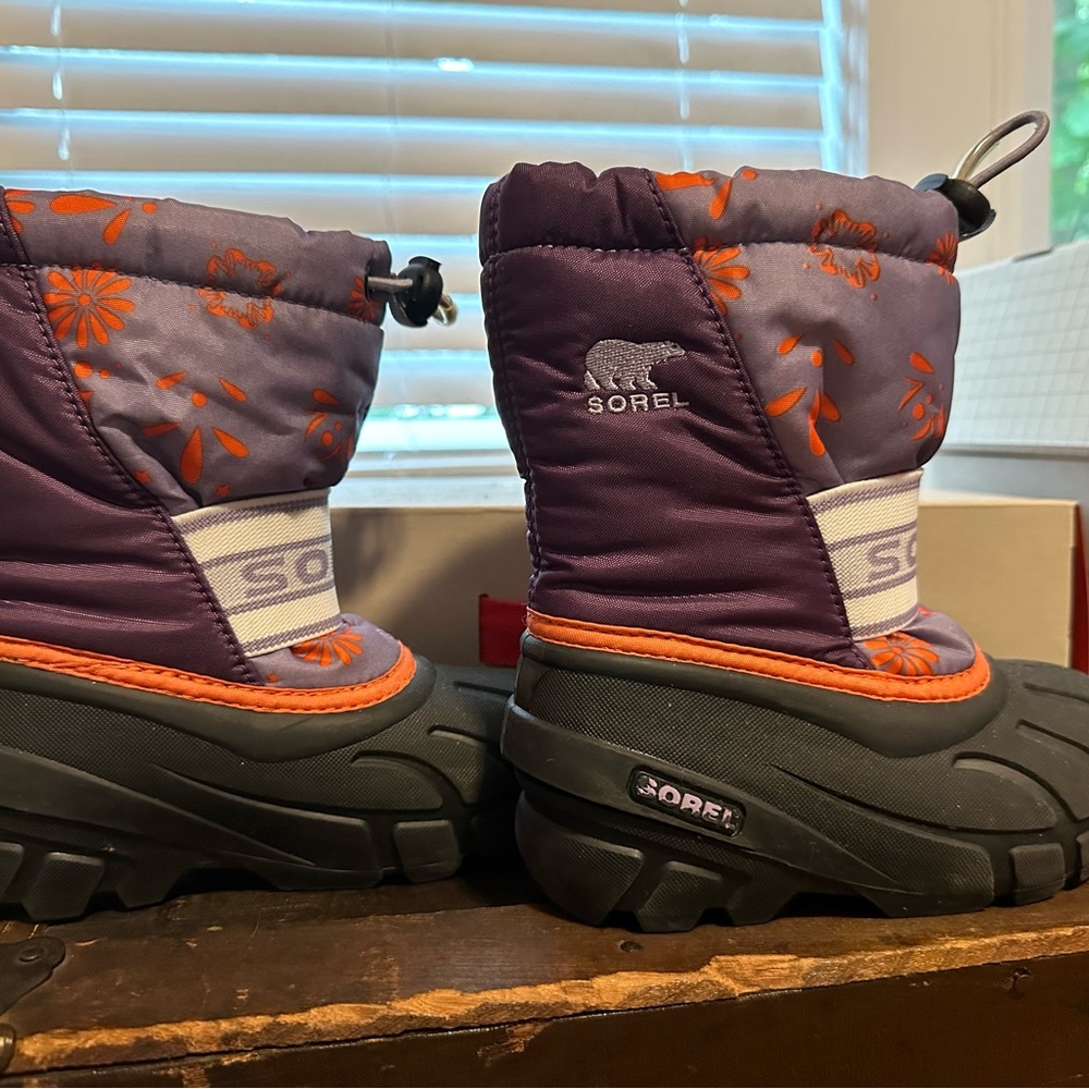 Sorel purple winter boots for girls